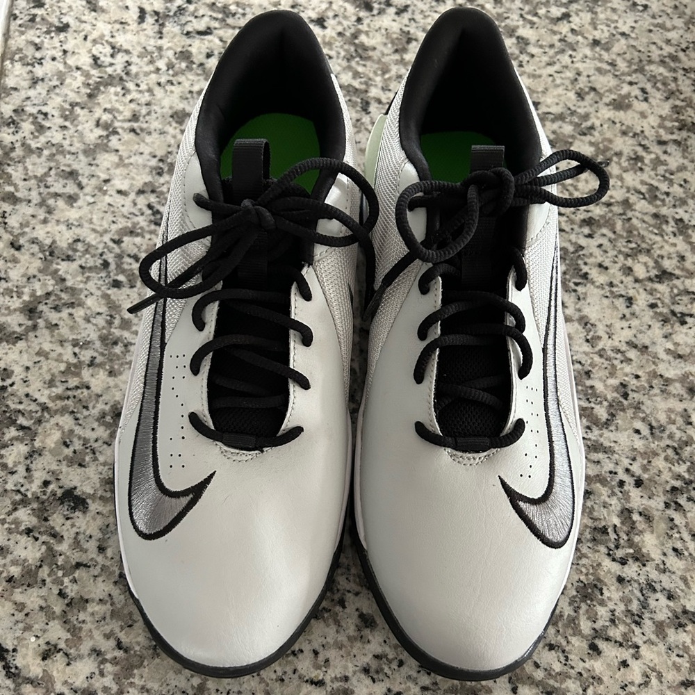 NWOT Nike Youth White and Black Athletic Sneakets